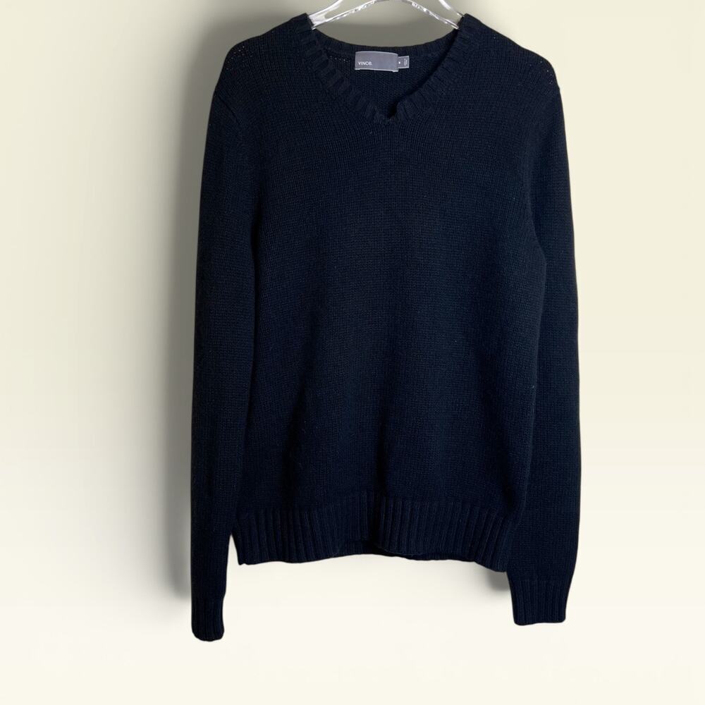 Vince. Yak and Wool Knit V-Neck Sweater in Black Men’s Medium